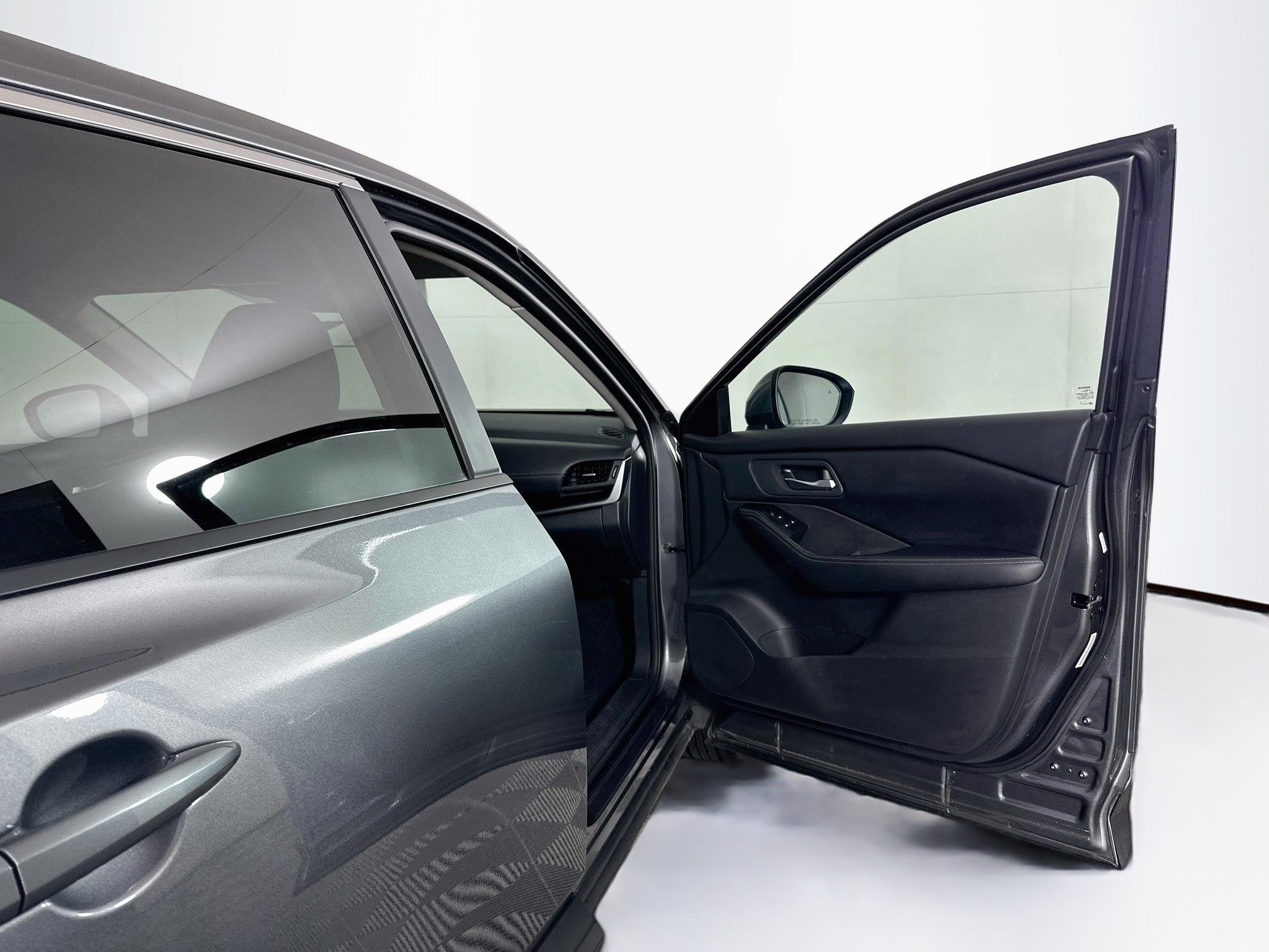 Used 2025 Nissan Rogue SV AWD/4WD image 31