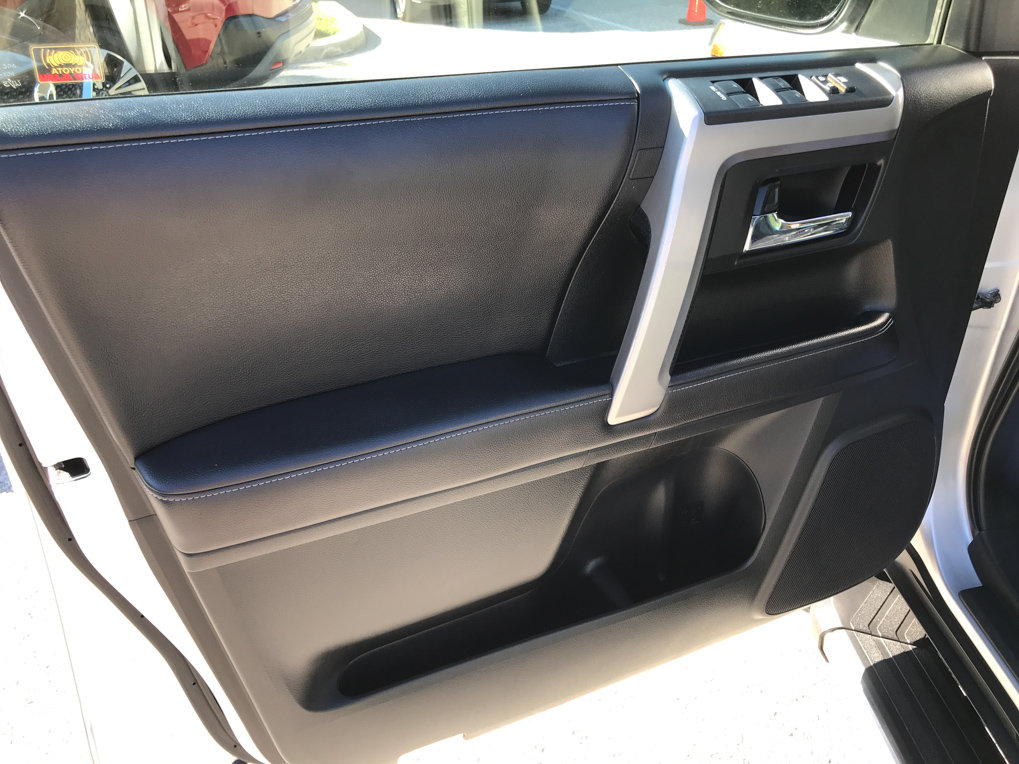 Used 2018 Toyota 4Runner SR5 AWD/4WD image 12