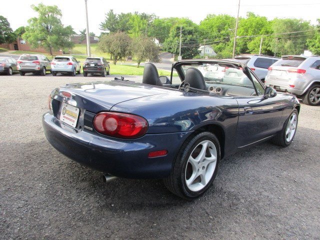 Used 2003 MAZDA MX-5 Miata RWD image 12