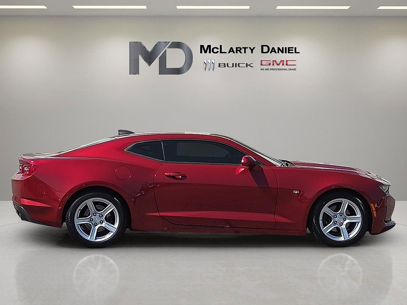 Used 2020 Chevrolet Camaro LT RWD image 6