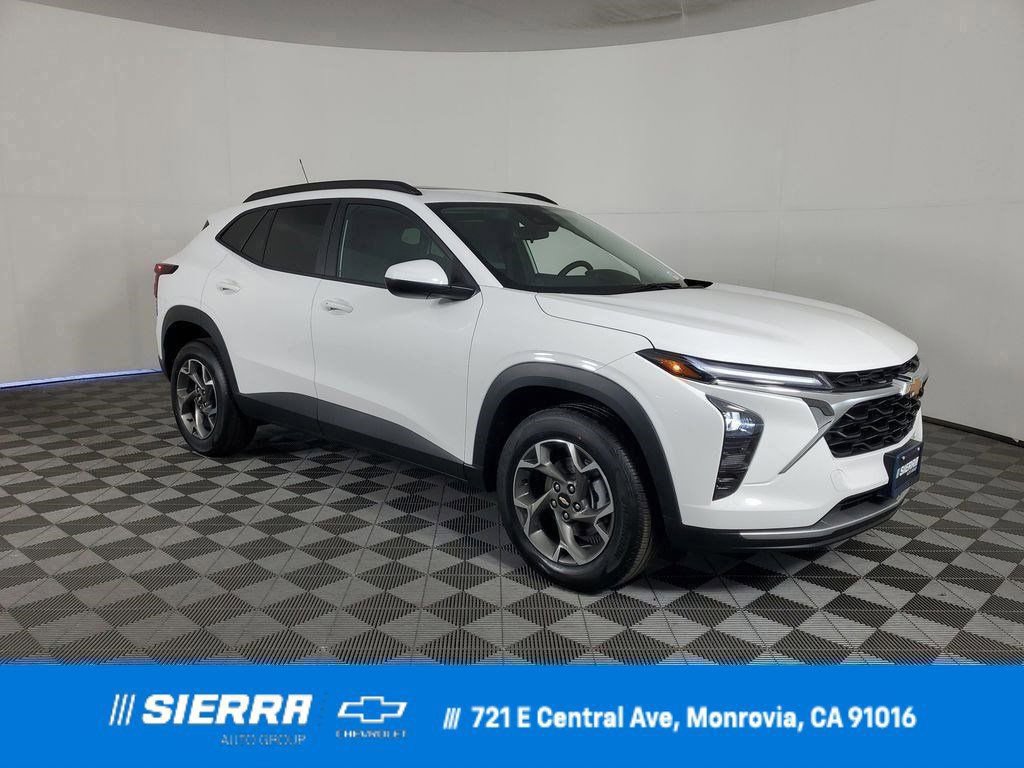 New 2025 Chevrolet Trax LT w/ Sunroof Package