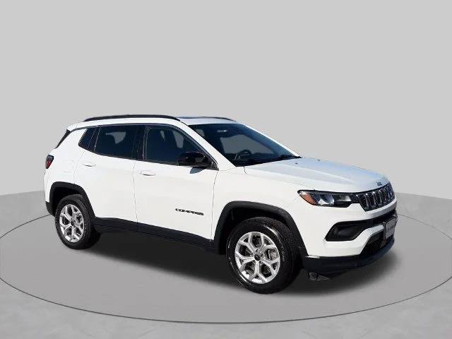 Certified 2025 Jeep Compass Latitude w/ Sun & Sound Group AWD/4WD image 8