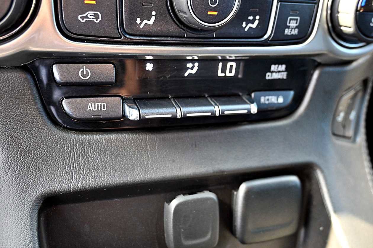 Used 2019 Chevrolet Suburban LT image 29