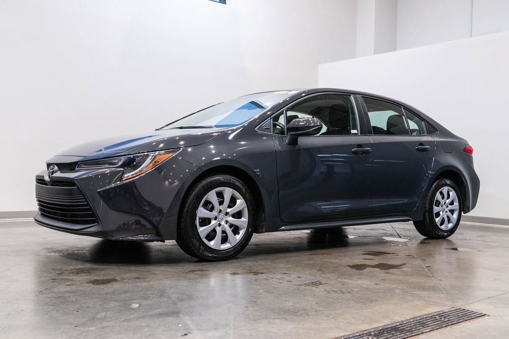 Used 2024 Toyota Corolla LE FWD image 3