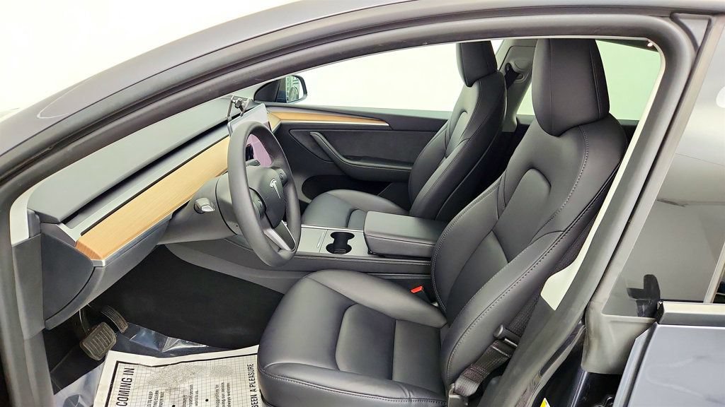 Used 2024 Tesla Model Y Long Range RWD image 25