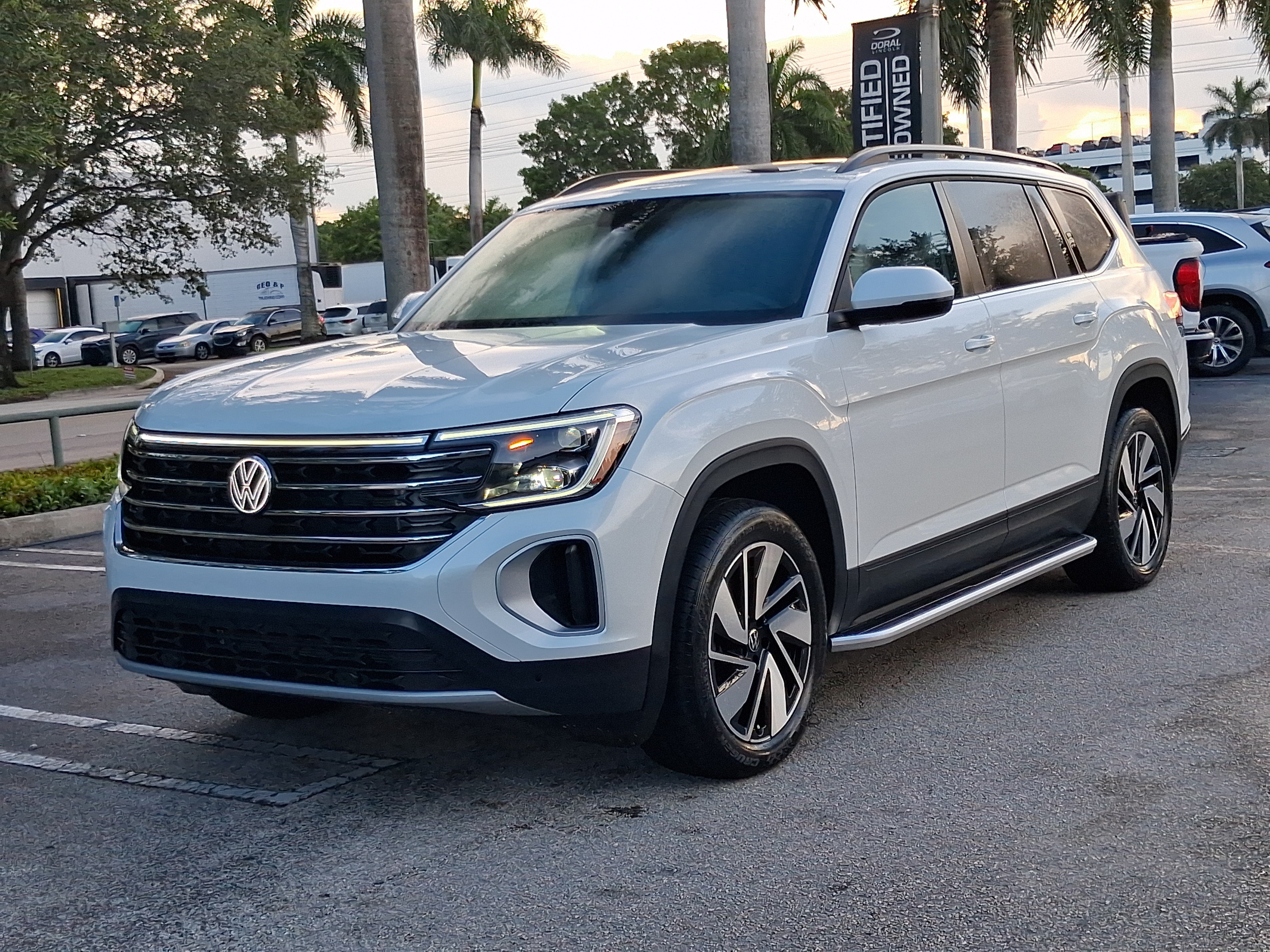 Used 2026 Volkswagen Atlas SE FWD image 2