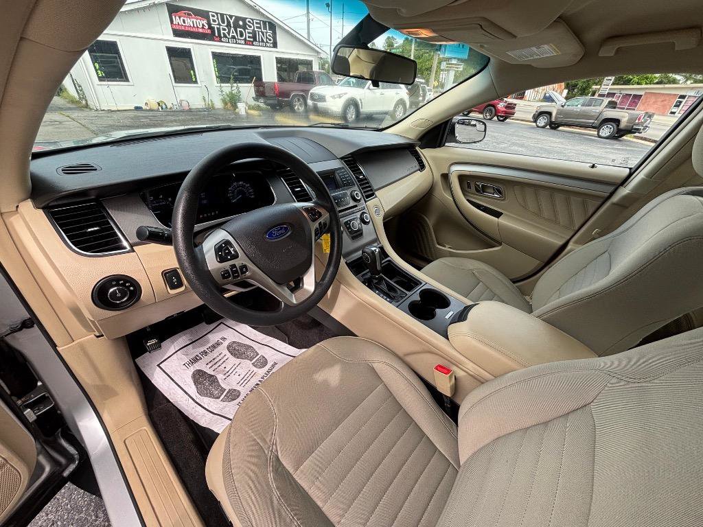 Used 2018 Ford Taurus SE FWD image 12
