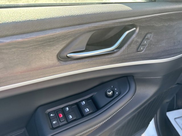 New 2025 Jeep Grand Cherokee Limited w/ Black Appearance Package image 26