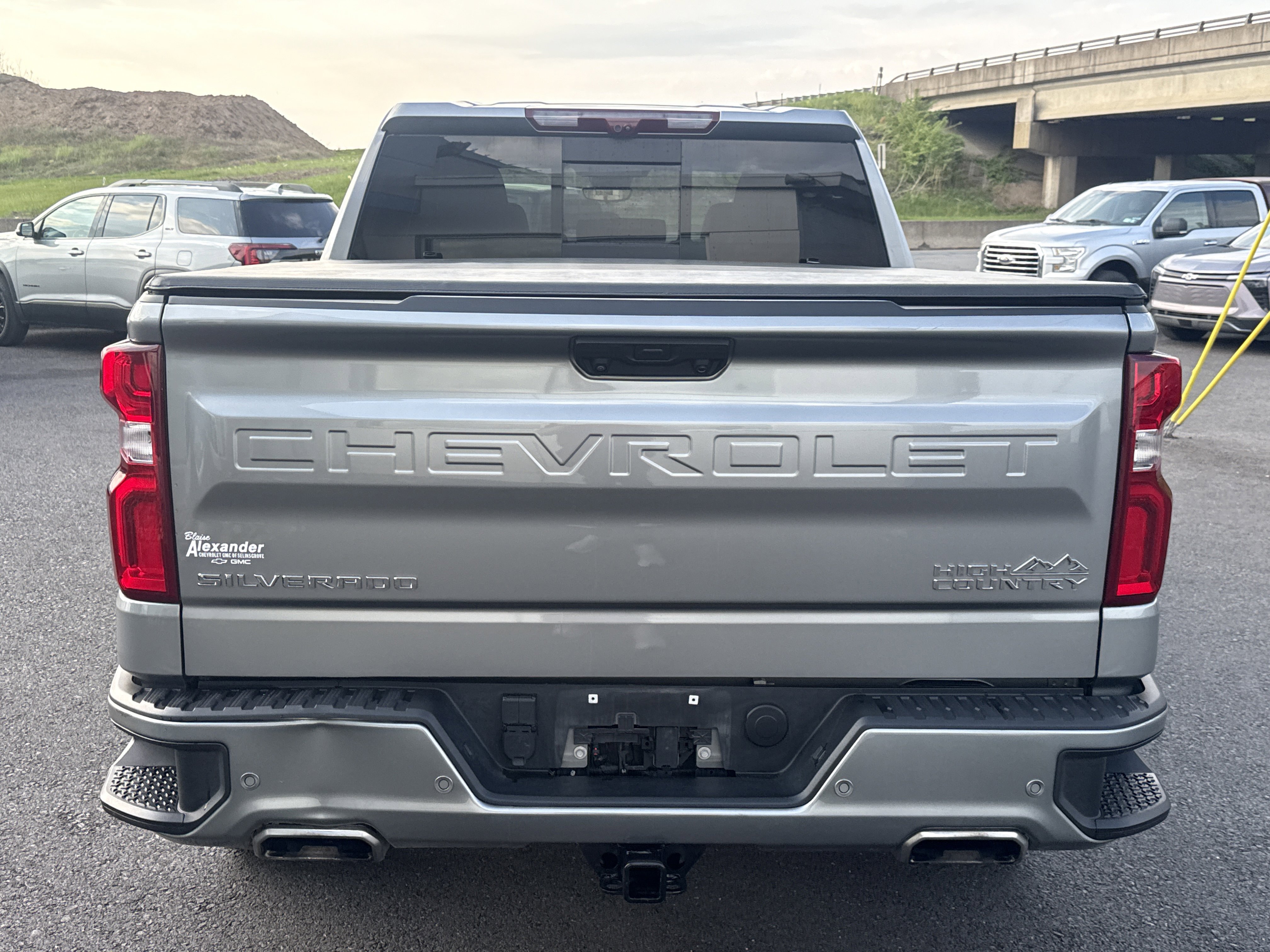Used 2023 Chevrolet Silverado 1500 High Country w/ High Country Premium Package AWD/4WD image 4