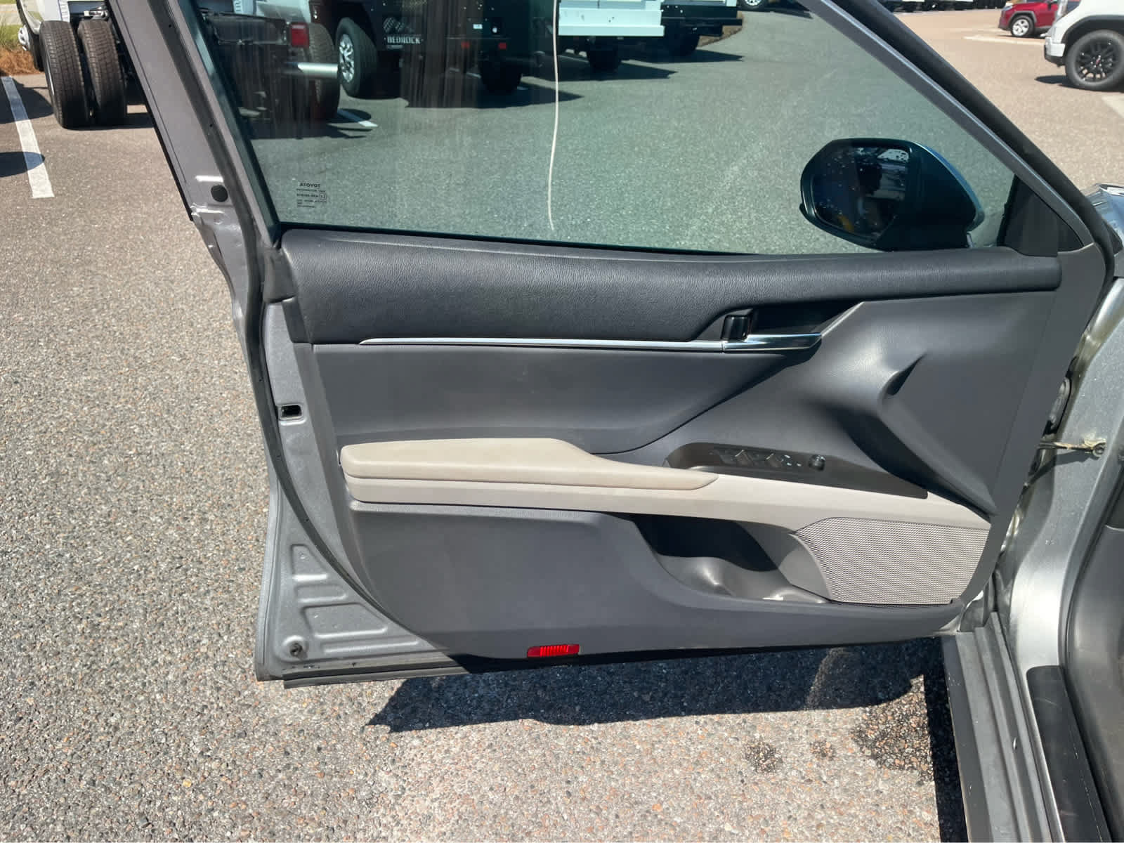 Used 2022 Toyota Camry LE FWD image 8