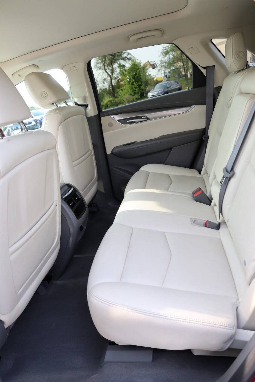 Used 2017 Cadillac XT5 Luxury w/ Driver Awareness Package AWD/4WD image 17