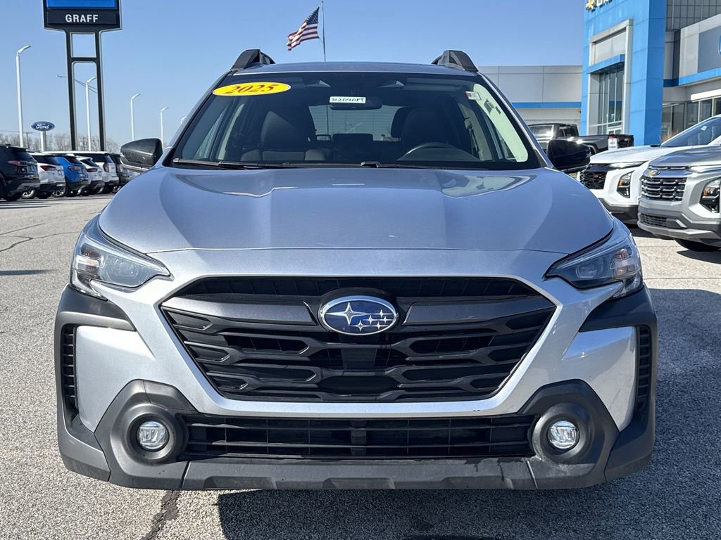 Used 2025 Subaru Outback Premium image 3