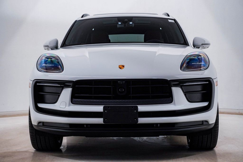 Certified 2025 Porsche Macan image 6