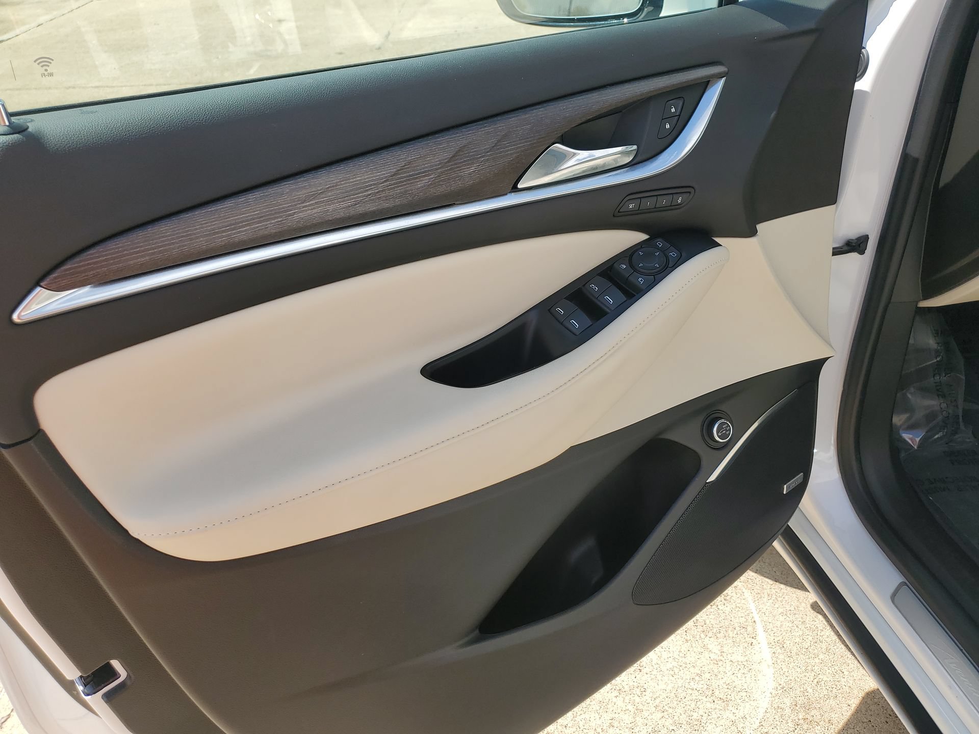 Used 2022 Buick Enclave Avenir AWD/4WD image 30