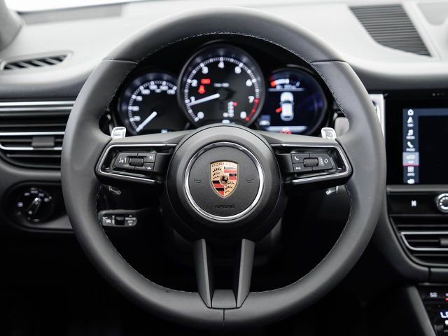 Certified 2025 Porsche Macan image 13