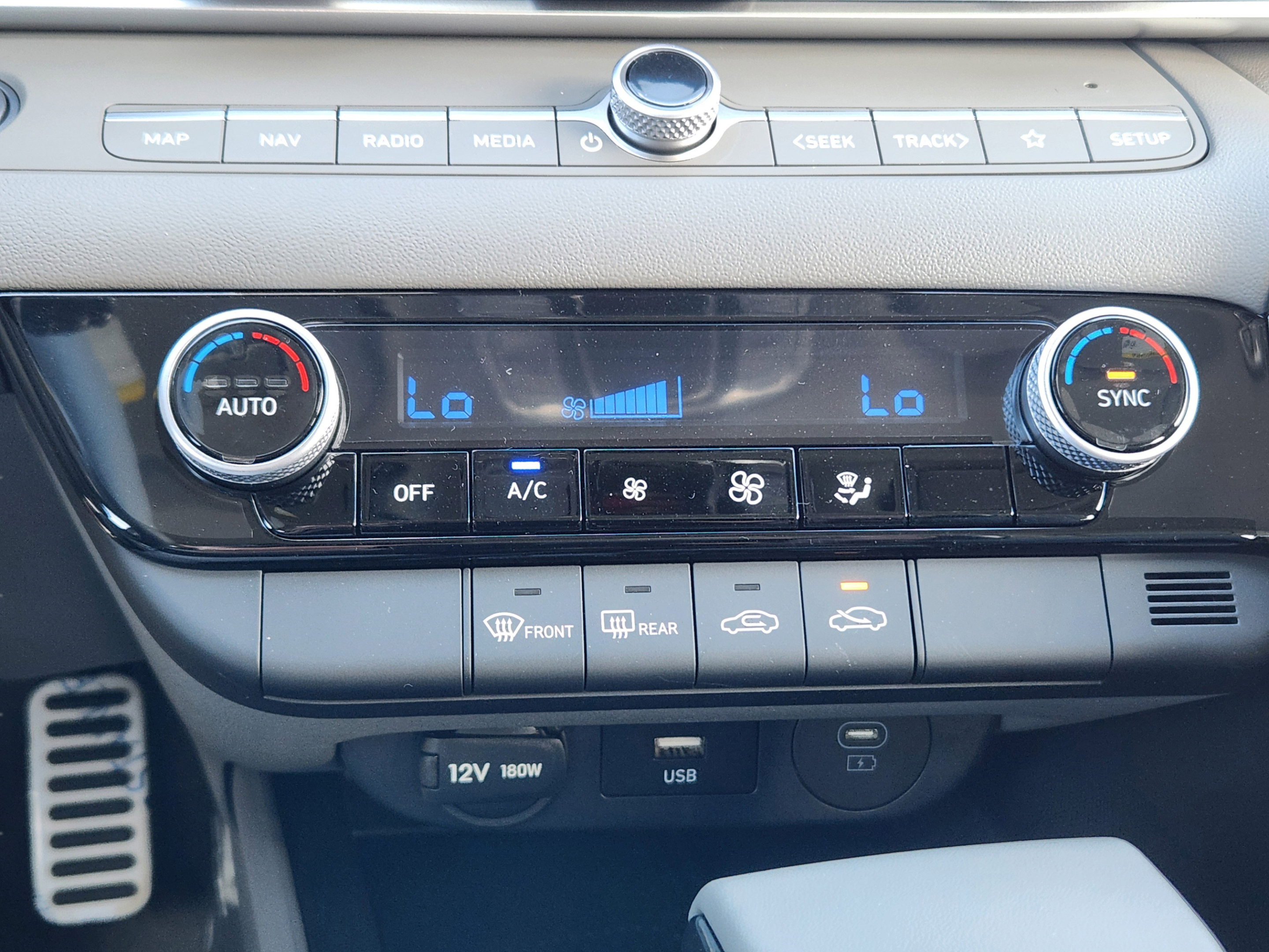 New 2026 Hyundai Elantra SEL FWD image 27