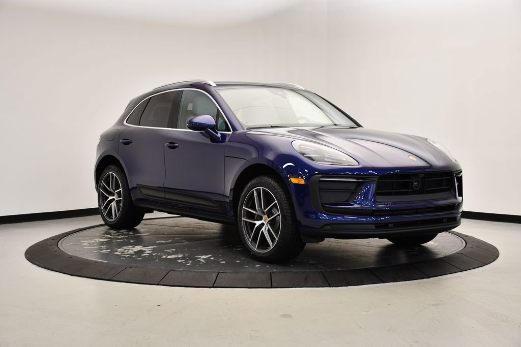 Certified 2025 Porsche Macan image 9