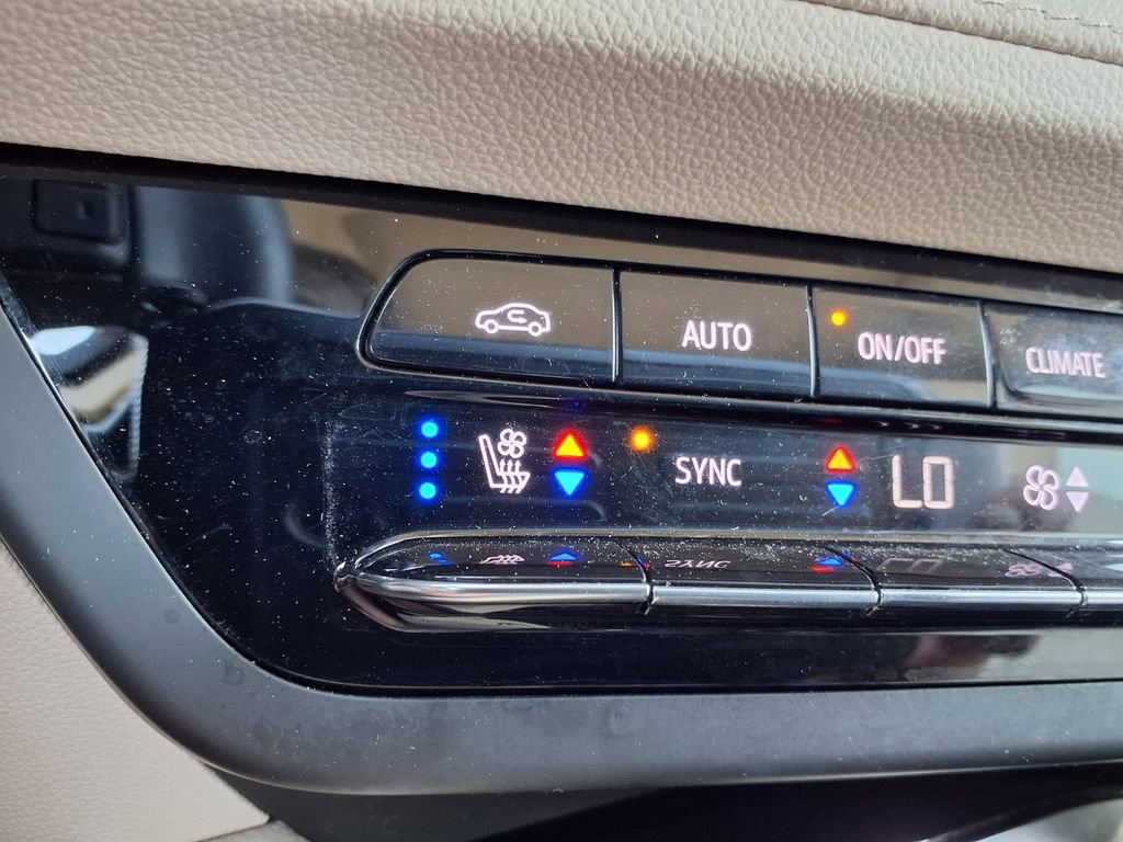 Used 2023 Buick Envision Avenir AWD/4WD image 10