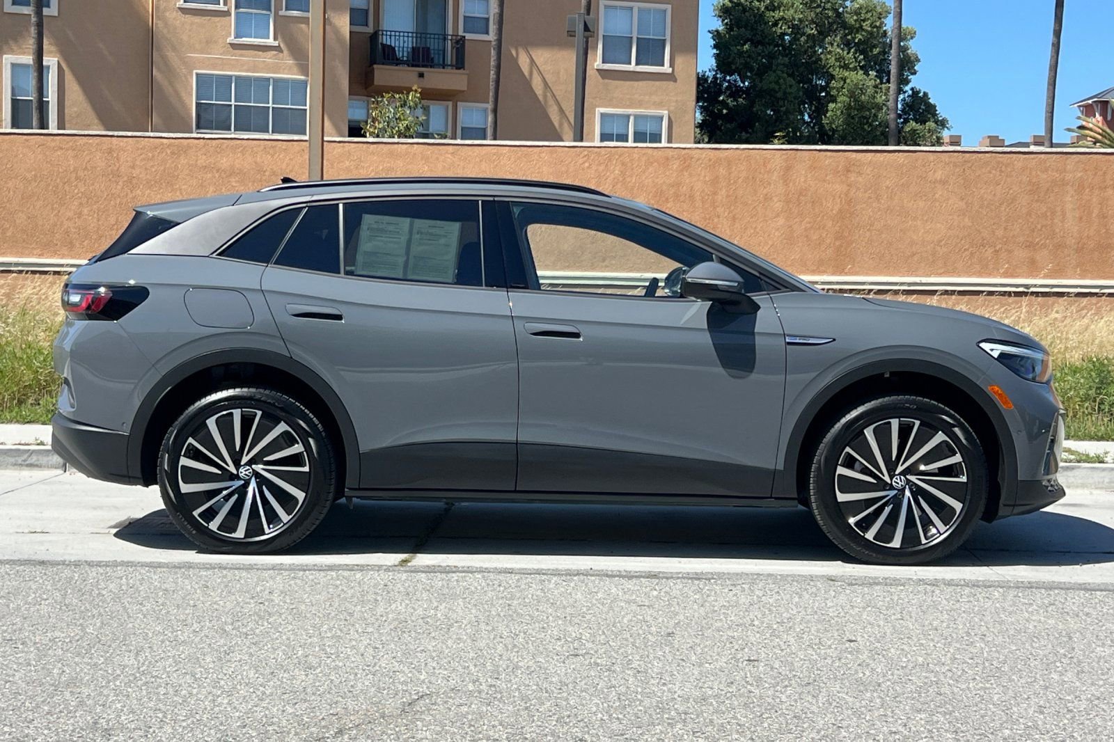 Used 2024 Volkswagen ID.4 Pro AWD/4WD image 3