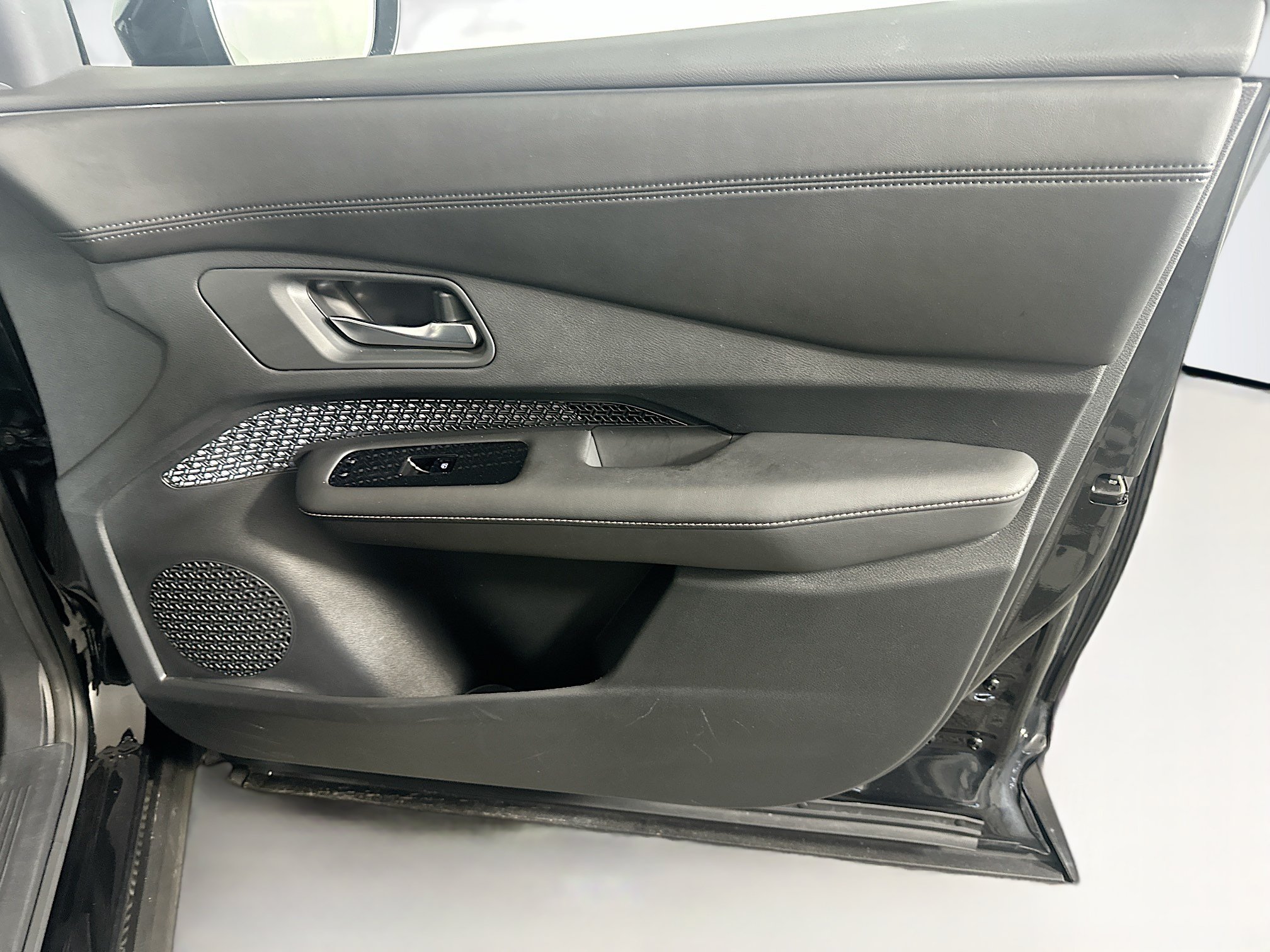 Used 2023 Nissan Ariya FWD image 33