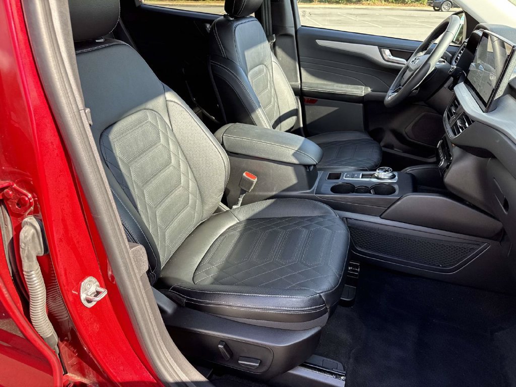 Used 2023 Ford Escape SE w/ PHEV Premium Package FWD image 7