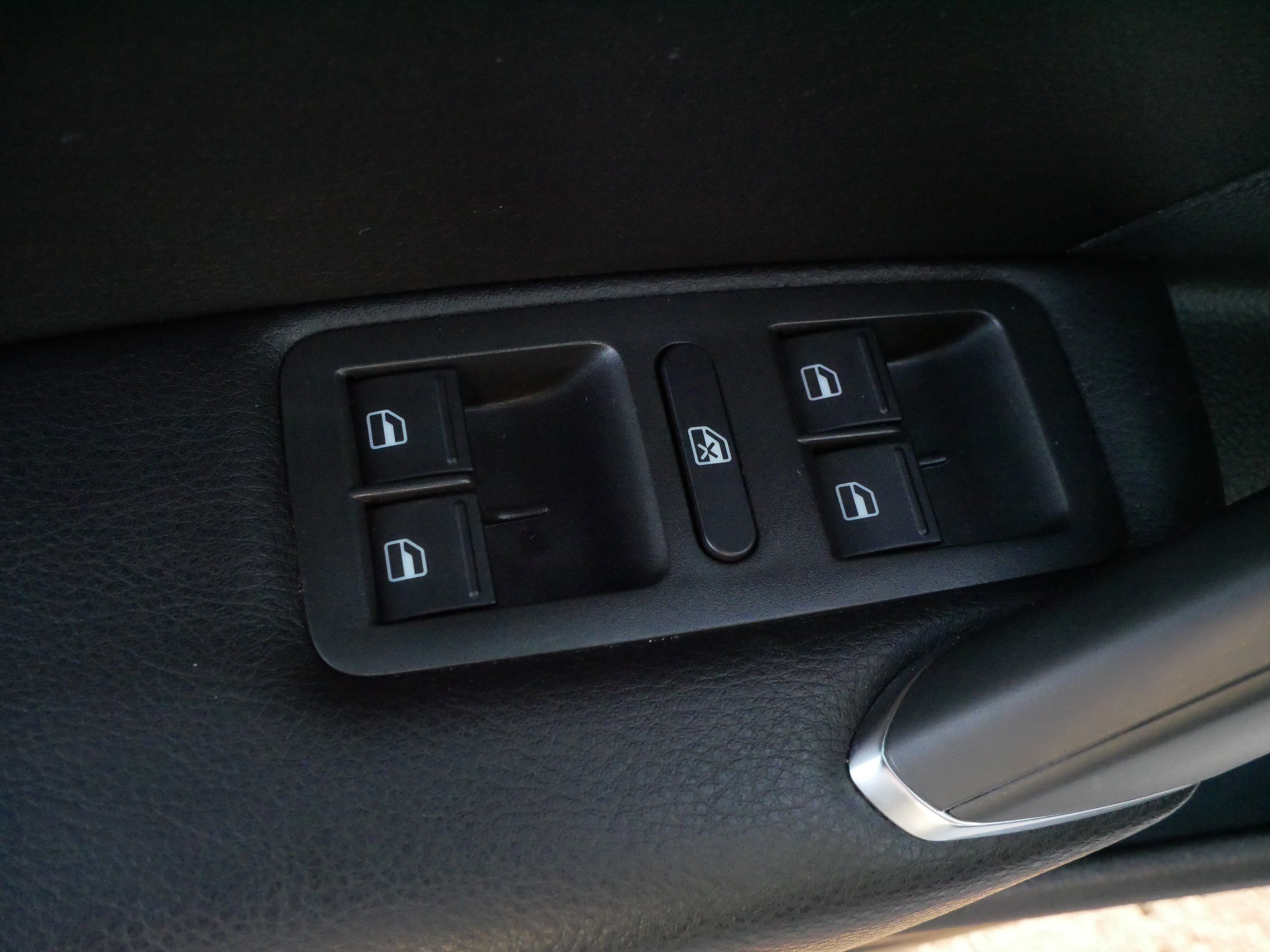 Certified 2020 Volkswagen Passat 2.0T SE w/ Sunroof Package image 19