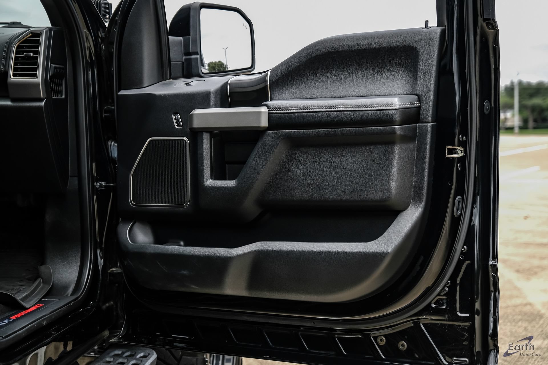 Used 2019 Ford F150 Raptor w/ Equipment Group 802A Luxury AWD/4WD image 91