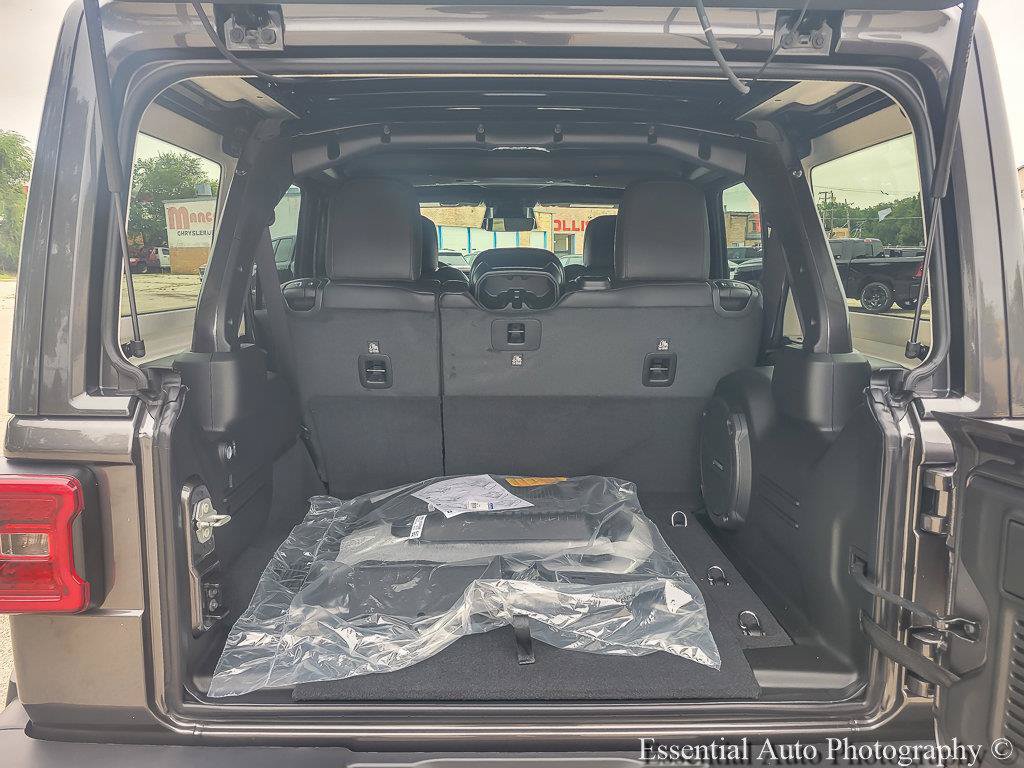 New 2026 Jeep Wrangler Unlimited Sahara AWD/4WD image 24