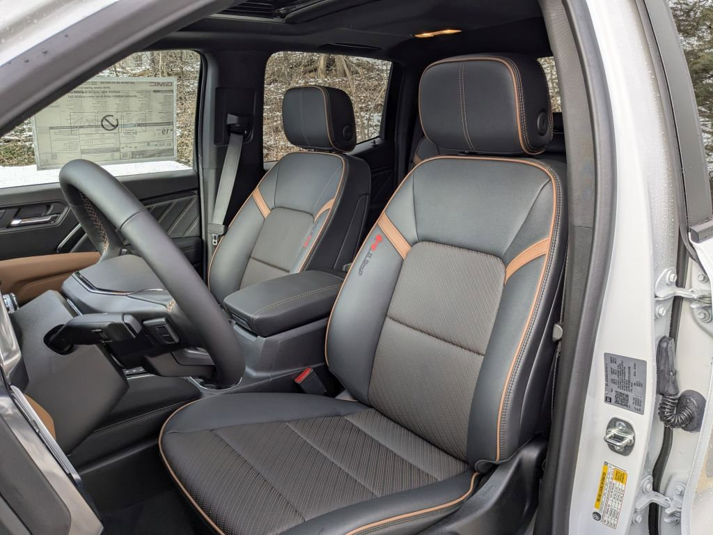 New 2025 GMC Canyon AT4 w/ Technology Plus Package AWD/4WD image 11