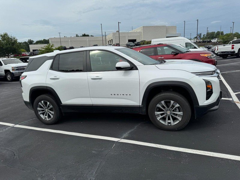 Used 2026 Chevrolet Equinox LT FWD image 5