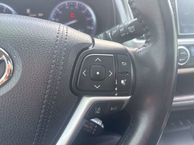 Used 2018 Toyota Highlander XLE image 16
