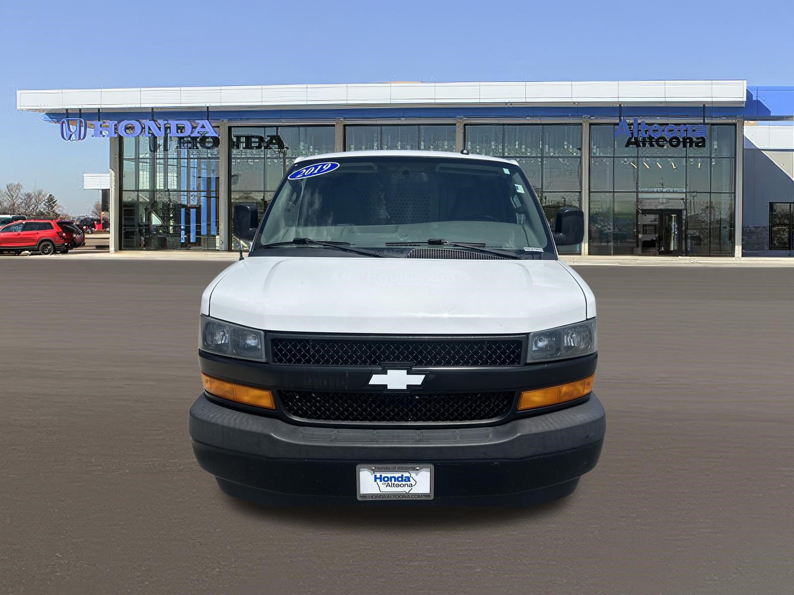 Used 2019 Chevrolet Express 3500 w/ Driver Convenience Package RWD image 7