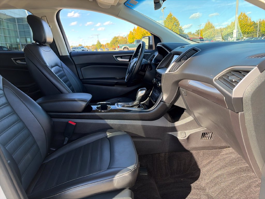 Used 2017 Ford Edge SEL w/ Equipment Group 201A AWD/4WD image 11