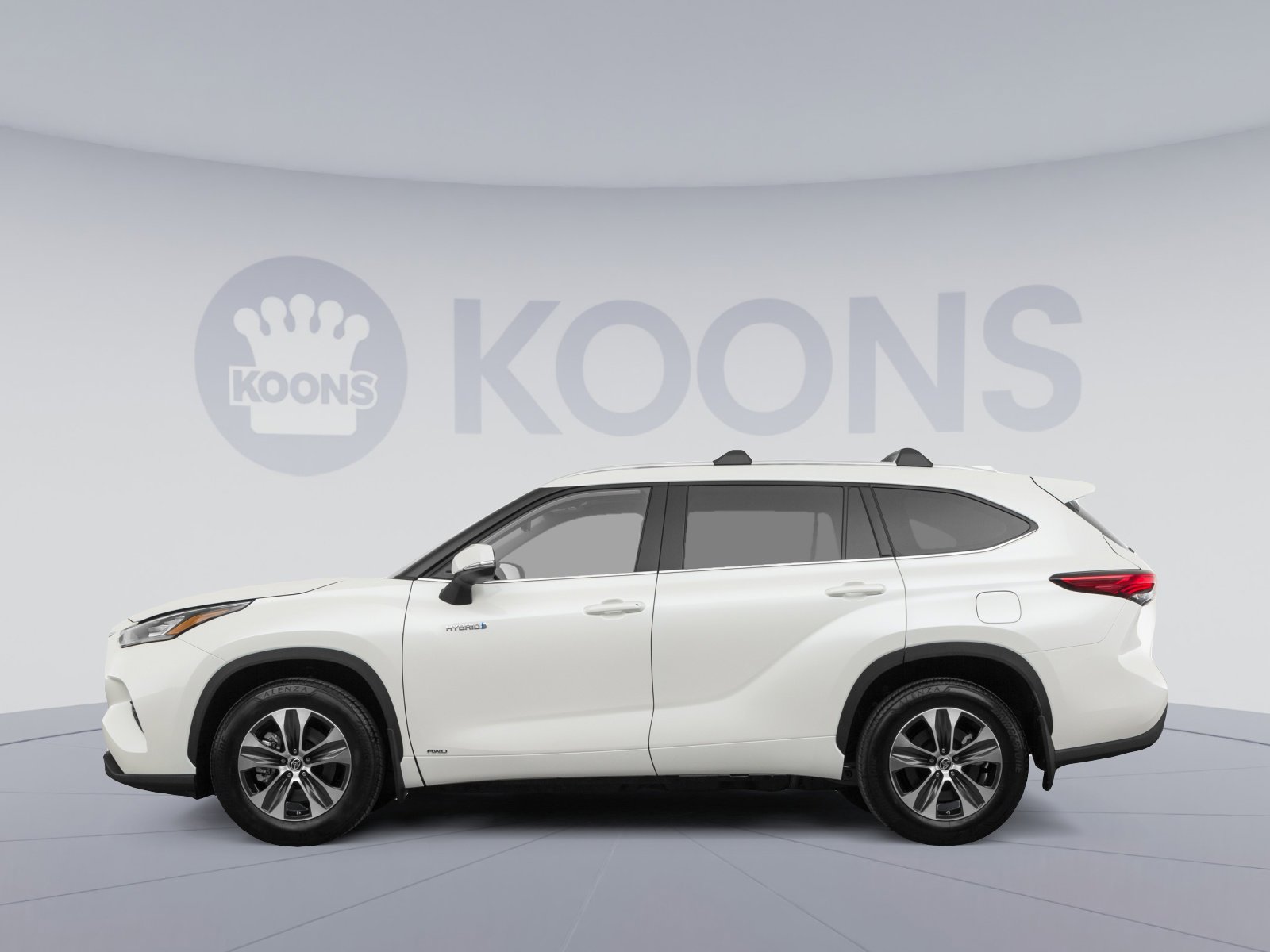 Used 2020 Toyota Highlander XLE image 2
