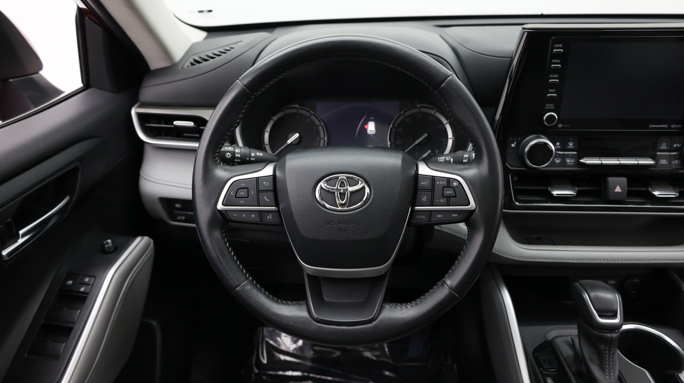 Used 2022 Toyota Highlander XLE FWD image 39