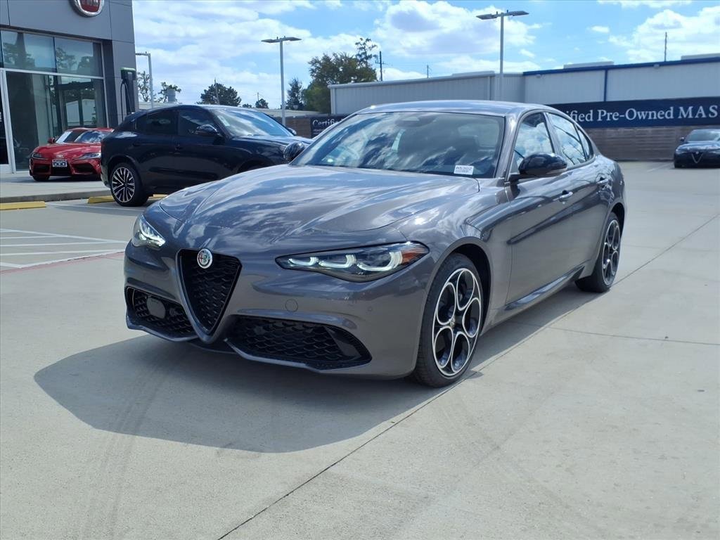 New 2025 Alfa Romeo Giulia AWD image 2