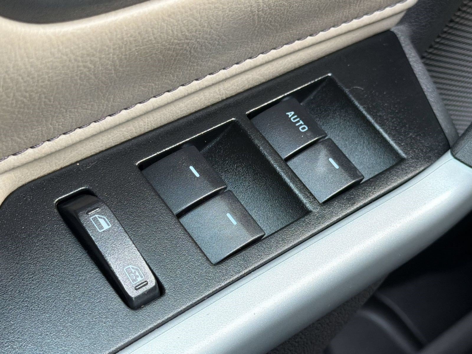 Used 2014 Ford Edge Limited w/ Equipment Group 301A FWD image 30