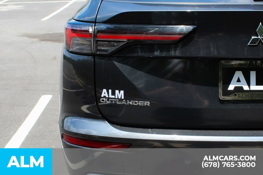 Used 2025 Mitsubishi Outlander SE FWD image 11