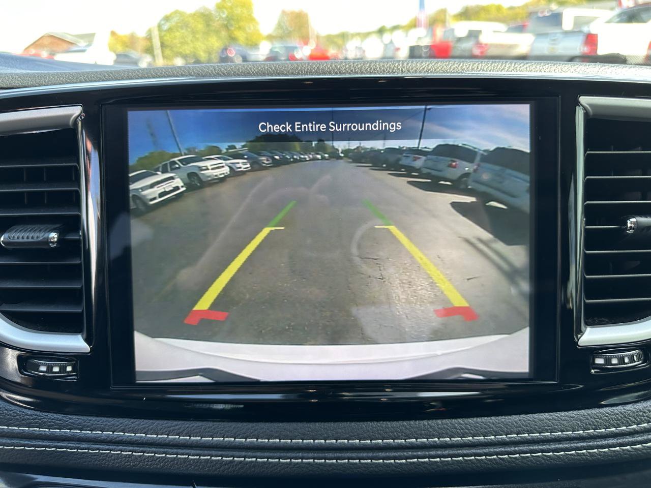 Used 2024 Chrysler Pacifica Limited FWD image 18