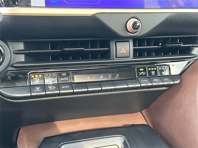 Used 2023 Toyota Crown Limited image 26