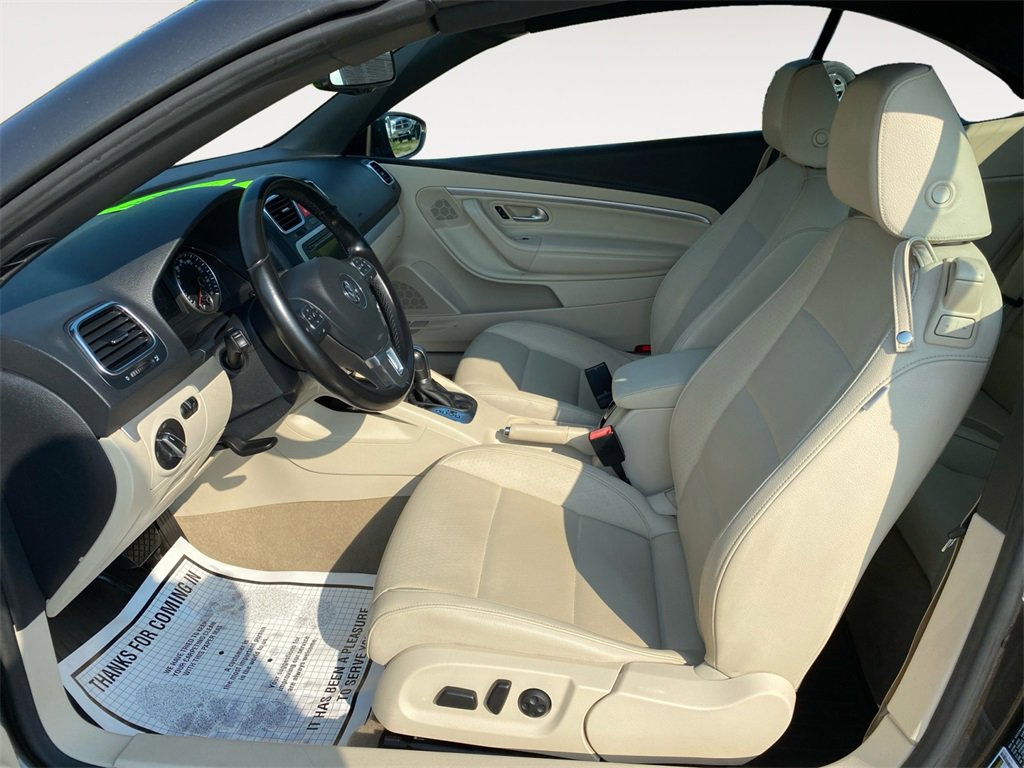 Used 2014 Volkswagen Eos w/ Sport Package image 9