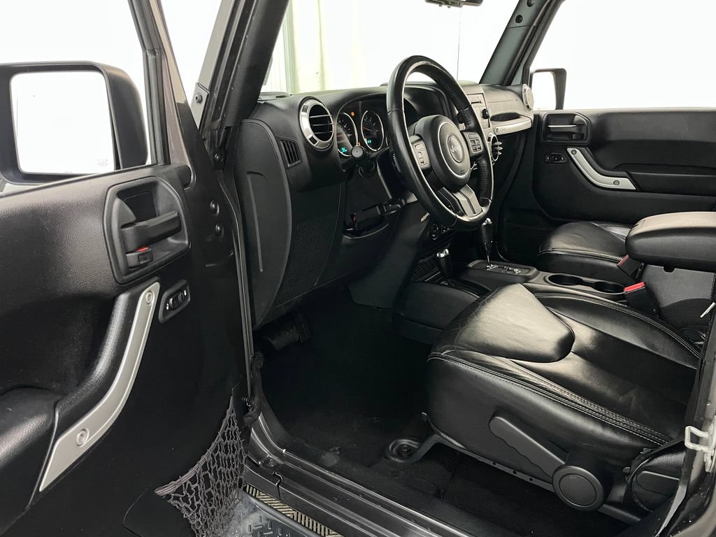 Used 2016 Jeep Wrangler Unlimited Sahara AWD/4WD image 16