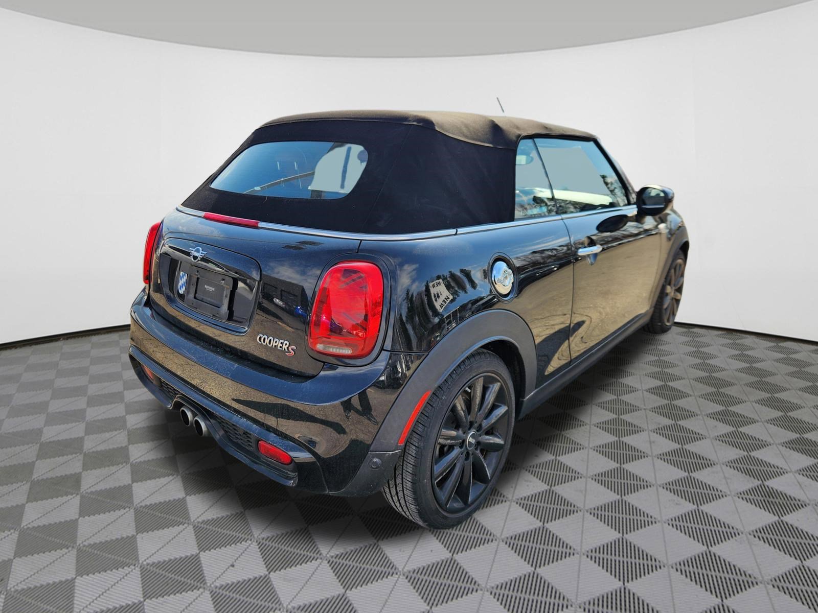 Used 2021 MINI Cooper S w/ Driver Assistance Package image 4