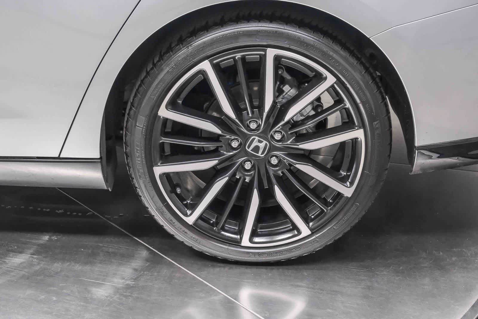 Used 2024 Honda Accord Touring image 9