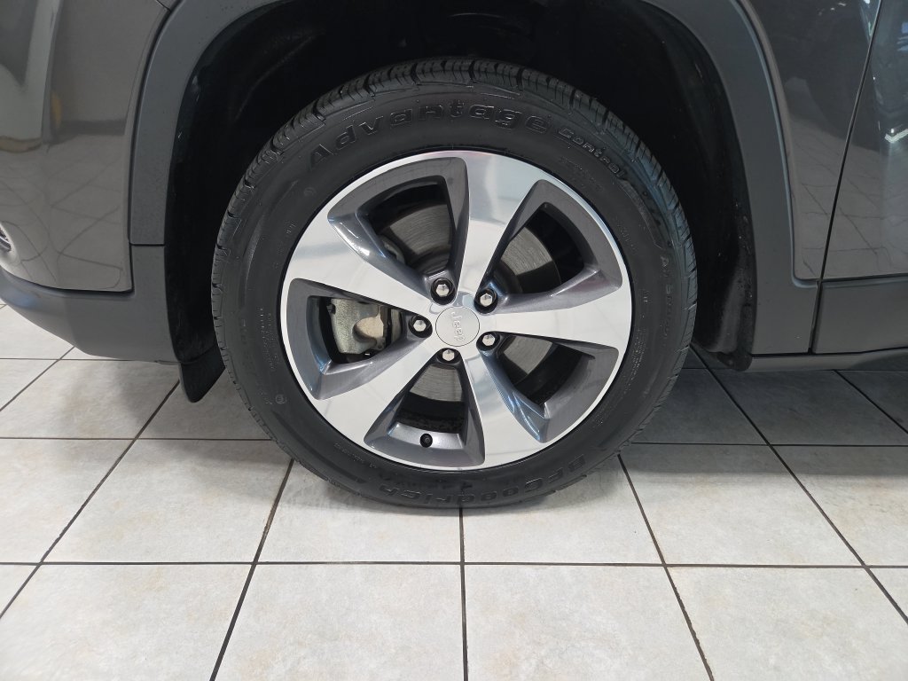 Used 2019 Jeep Cherokee Limited FWD image 46