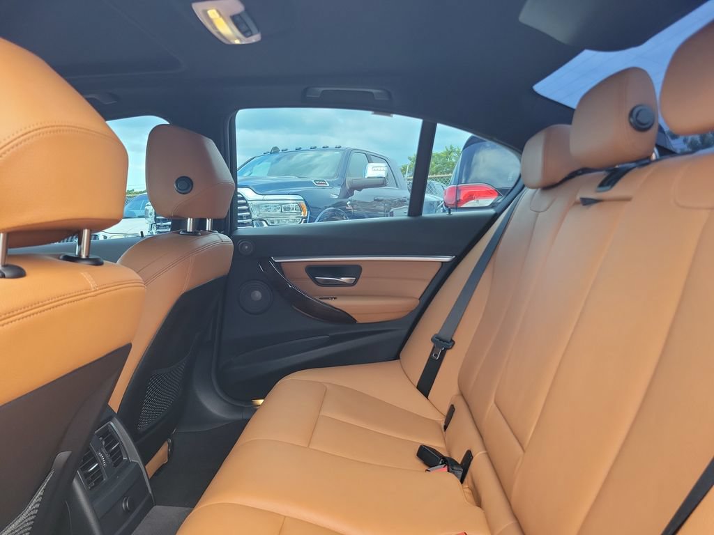 Used 2018 BMW 340i xDrive Sedan AWD/4WD image 12