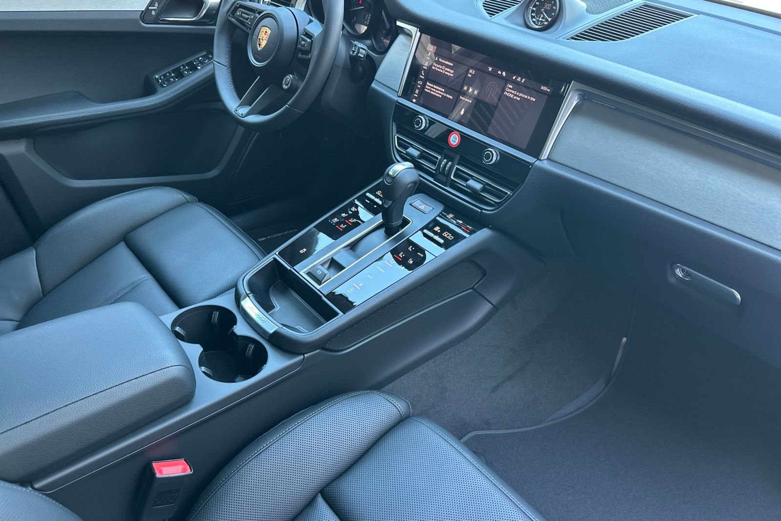 New 2026 Porsche Macan AWD/4WD image 18