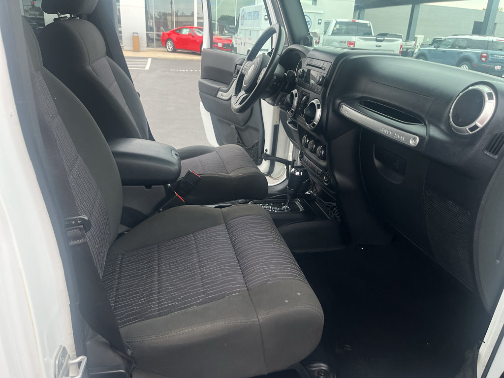 Used 2012 Jeep Wrangler Unlimited Sahara w/ Connectivity Group AWD/4WD image 30