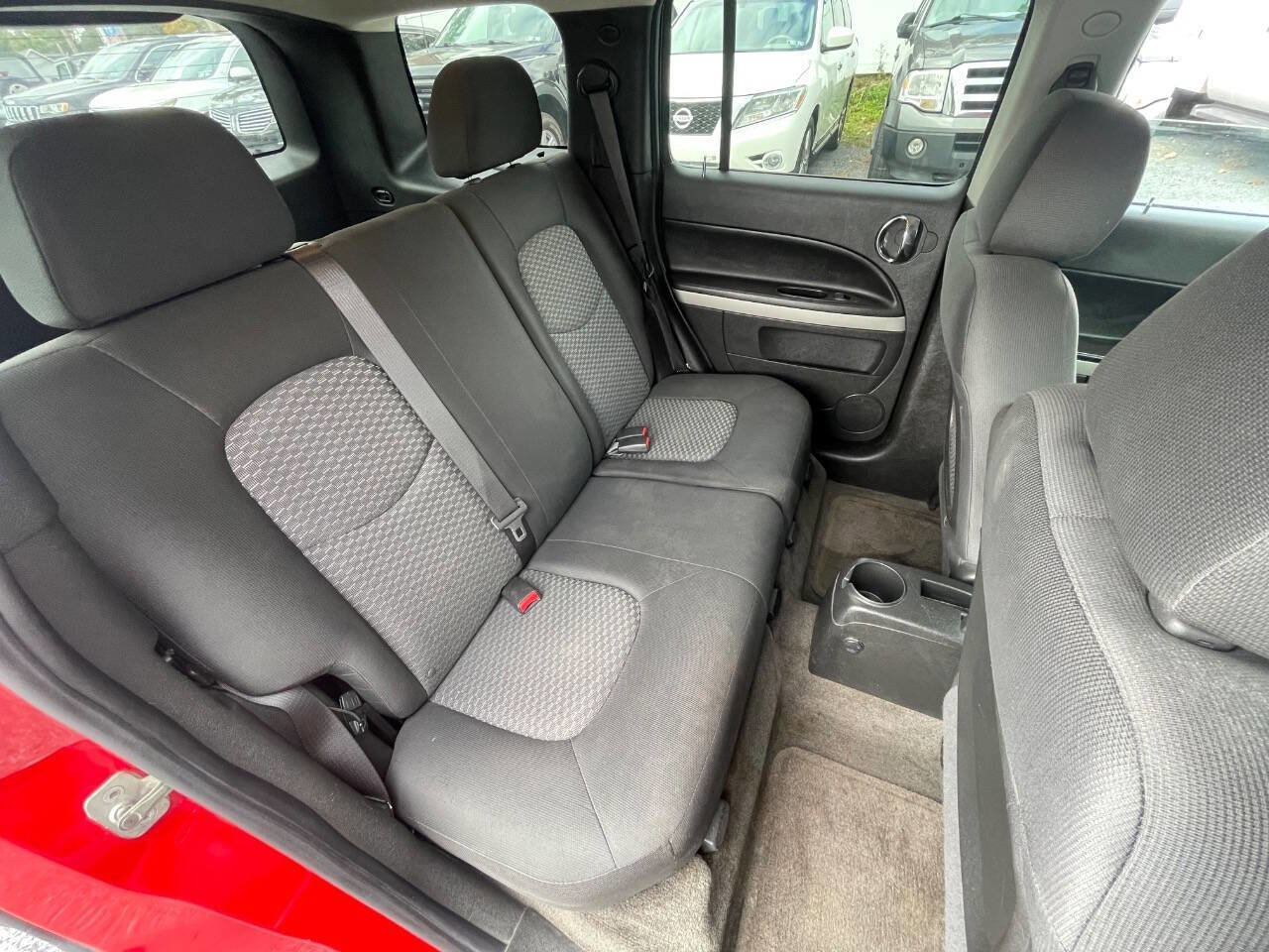 Used 2011 Chevrolet HHR LT image 30
