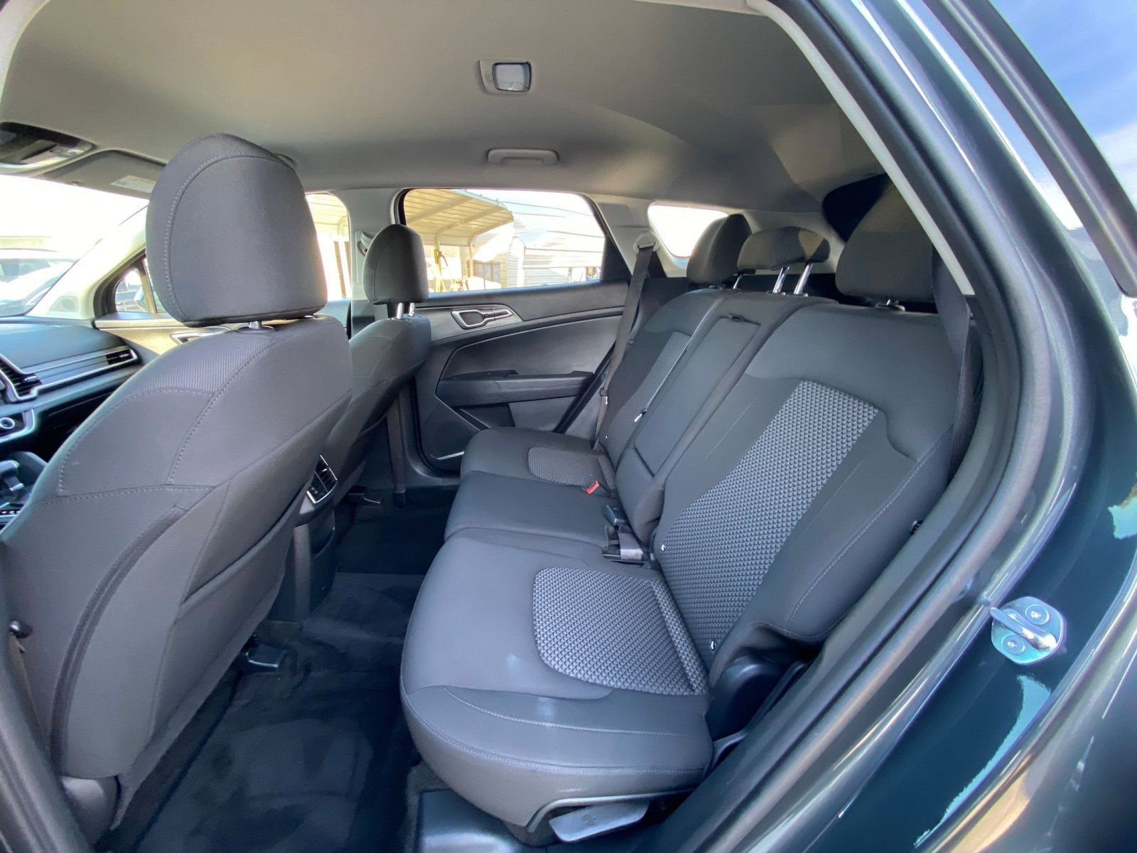 Used 2025 Kia Sportage LX image 37